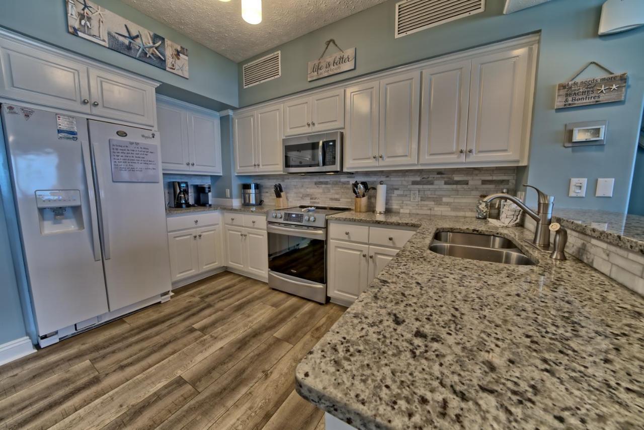 Beautiful With Spacious Balcony To Enjoy Fascinating Ocean View - Unit 1002 Apartment