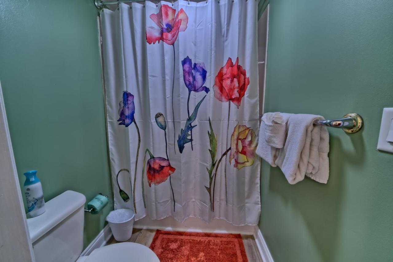 Beautiful With Spacious Balcony To Enjoy Fascinating Ocean View - Unit 1002 Apartment
